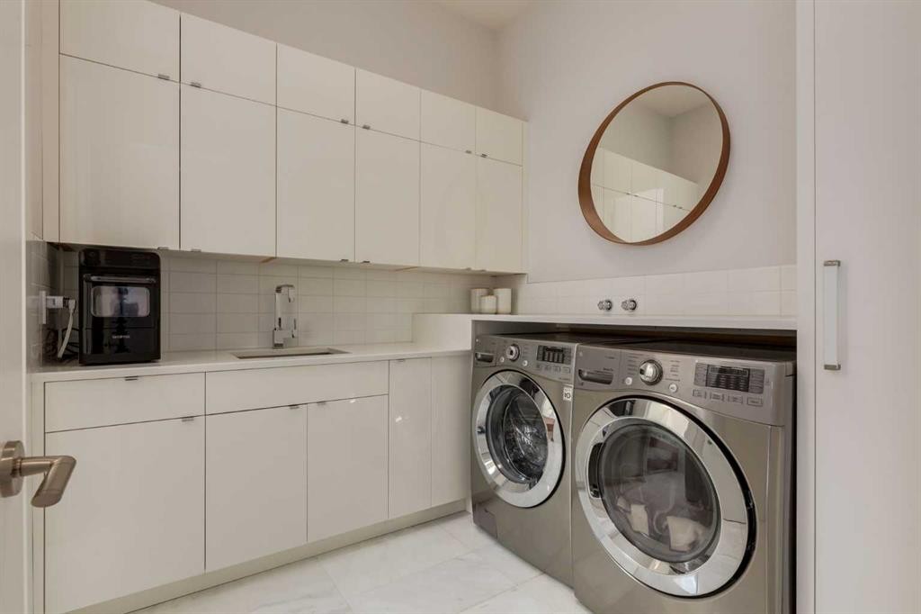 2210 Victoria Crescent Nw, Calgary, AB - Indoor Photo Showing Laundry Room