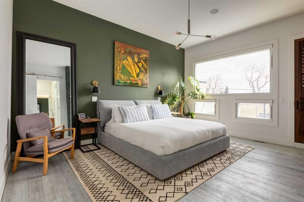 2210 Victoria Crescent Nw, Calgary, AB - Indoor Photo Showing Bedroom