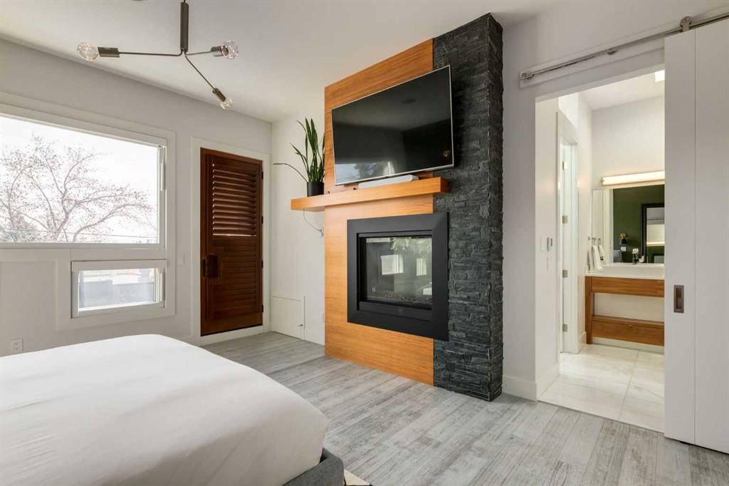 2210 Victoria Crescent Nw, Calgary, AB - Indoor Photo Showing Bedroom With Fireplace