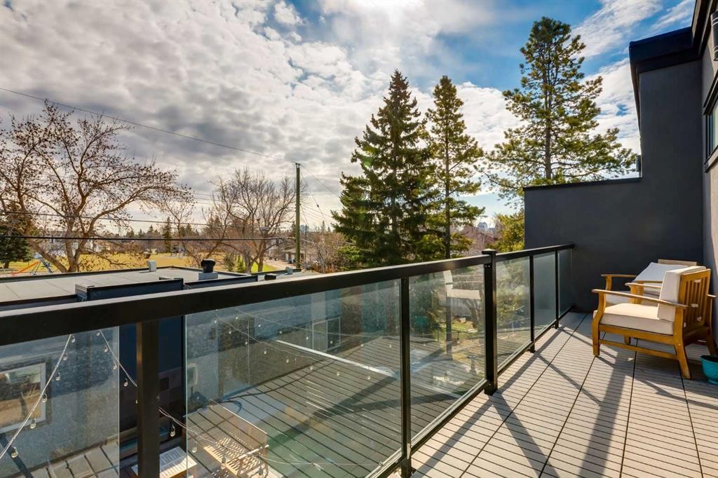 2210 Victoria Crescent Nw, Calgary, AB - Outdoor With Balcony