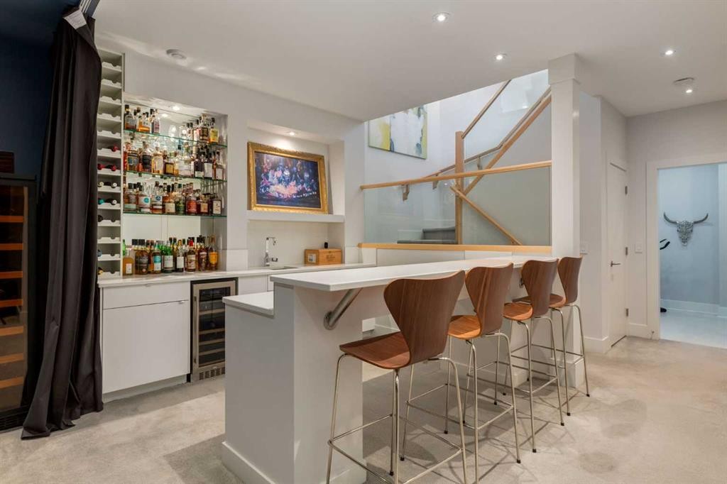 2210 Victoria Crescent Nw, Calgary, AB - Indoor