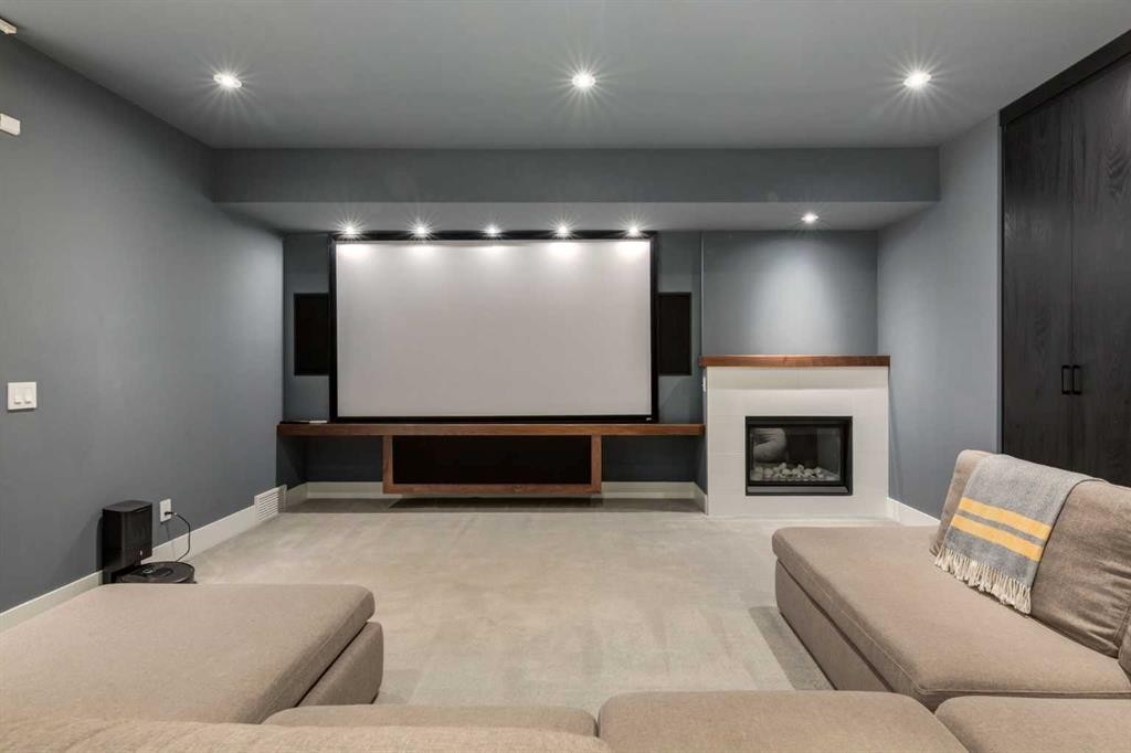 2210 Victoria Crescent Nw, Calgary, AB - Indoor