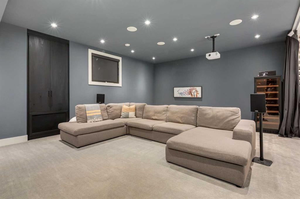 2210 Victoria Crescent Nw, Calgary, AB - Indoor