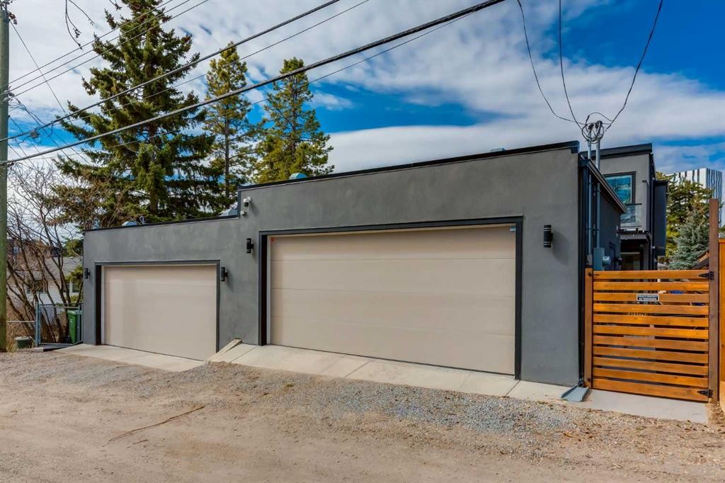 2210 Victoria Crescent Nw, Calgary, AB - Outdoor With Exterior