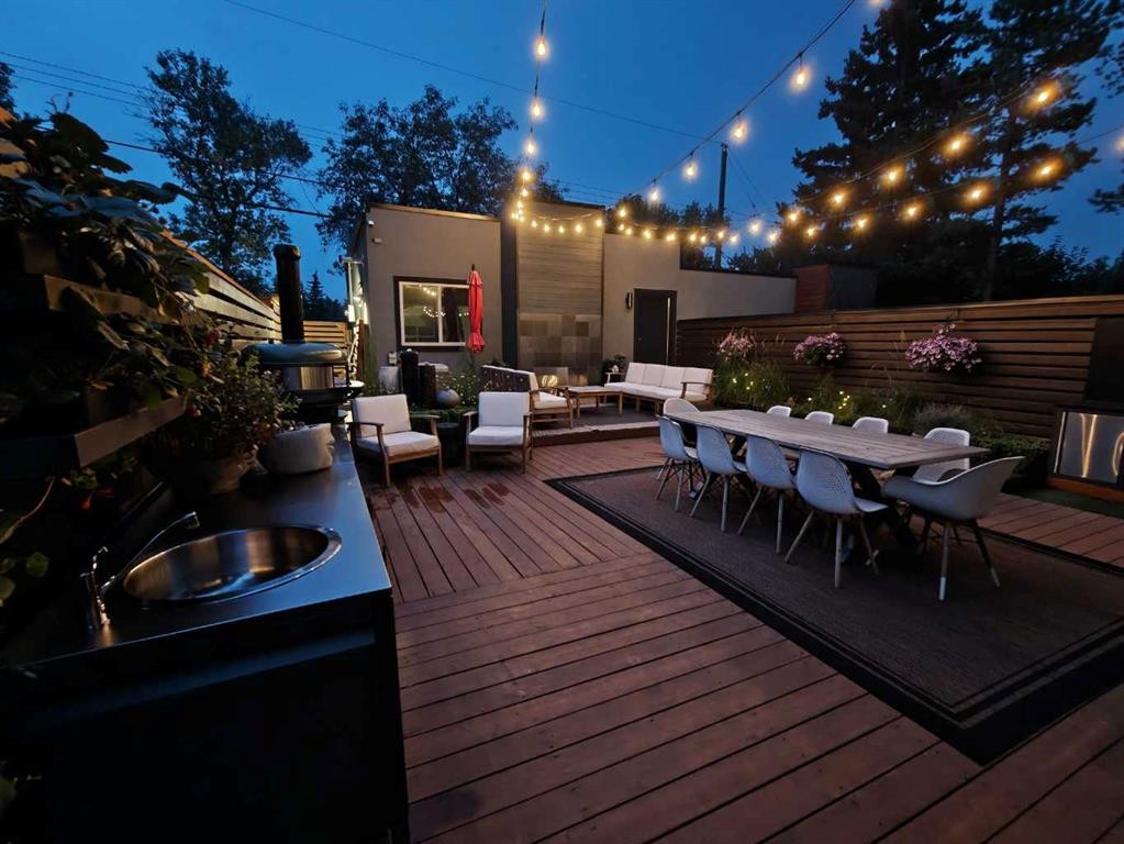 2210 Victoria Crescent Nw, Calgary, AB - Outdoor With Exterior
