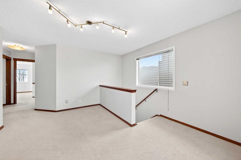 172 Kincora Drive Nw, Calgary, AB - Indoor Photo Showing Other Room