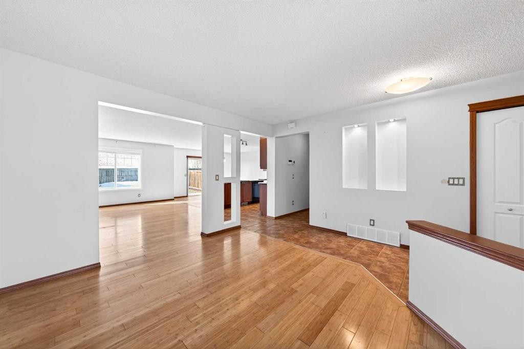 172 Kincora Drive Nw, Calgary, AB - Indoor Photo Showing Other Room