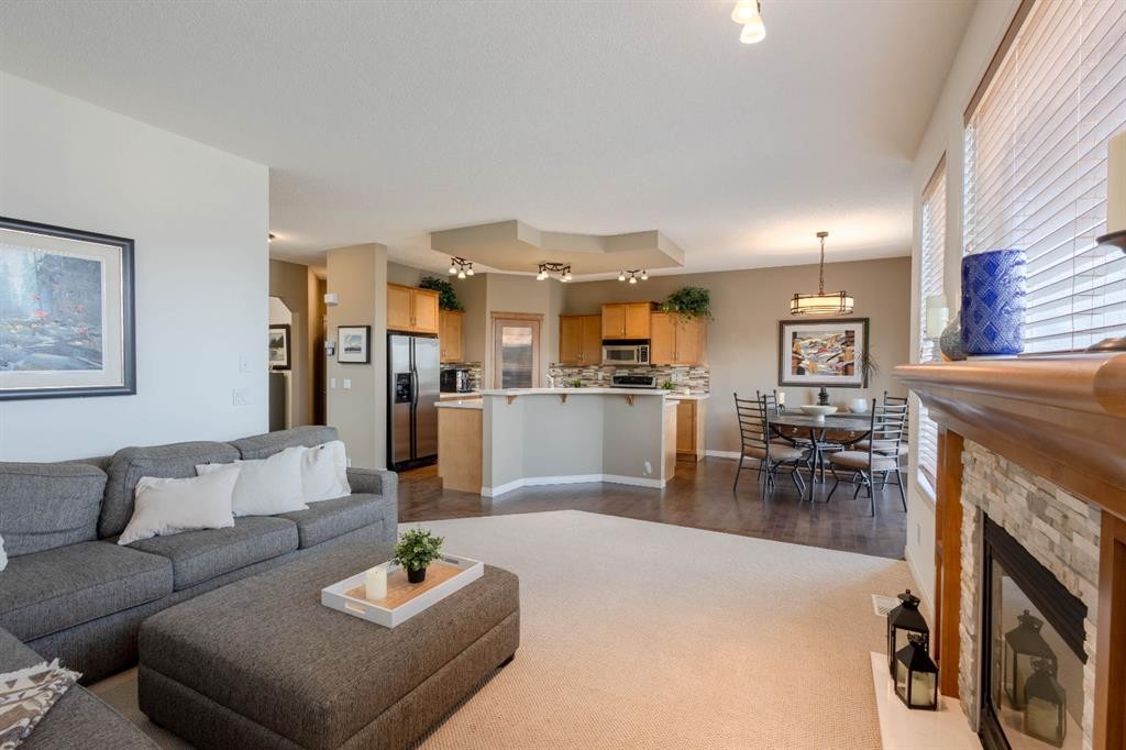74 Valley Crest Rise Nw, Calgary, AB - Indoor Photo Showing Living Room