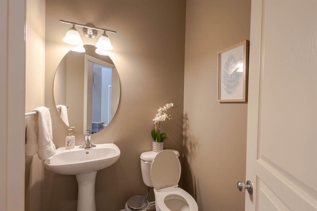 74 Valley Crest Rise Nw, Calgary, AB - Indoor Photo Showing Bathroom