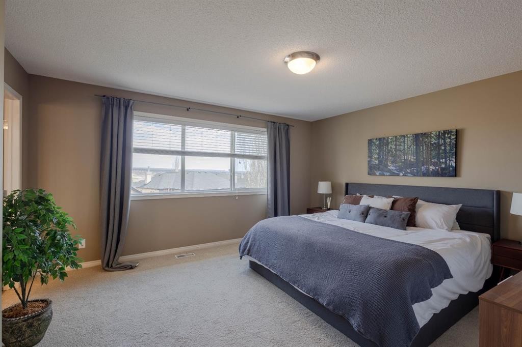 74 Valley Crest Rise Nw, Calgary, AB - Indoor Photo Showing Bedroom