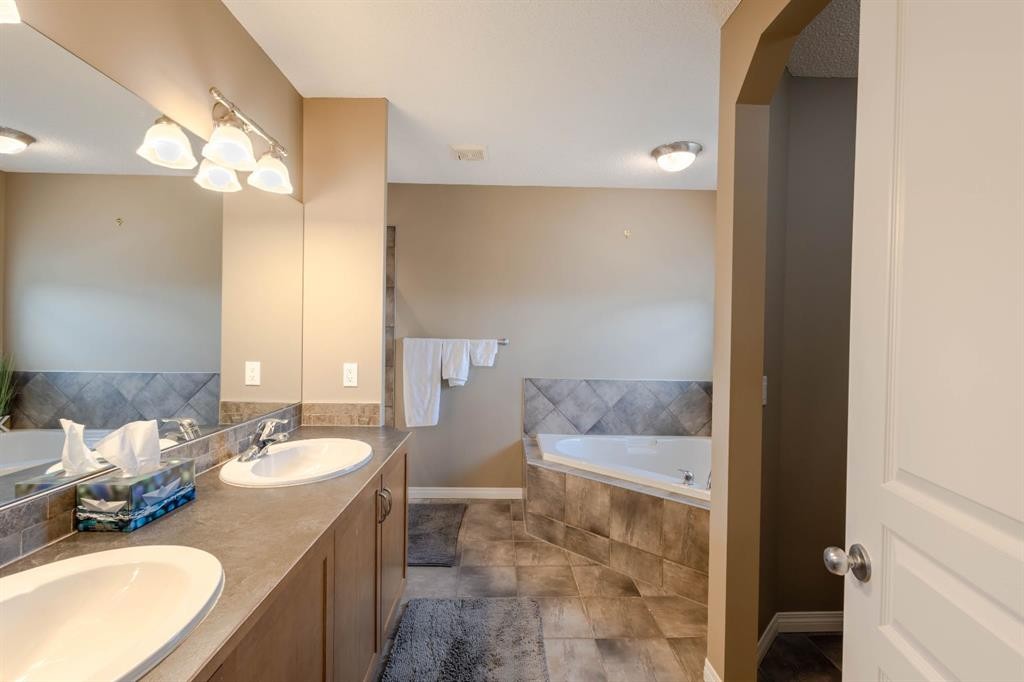 74 Valley Crest Rise Nw, Calgary, AB - Indoor Photo Showing Bathroom