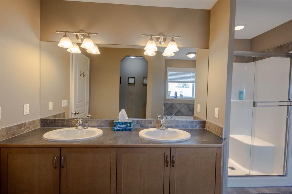 74 Valley Crest Rise Nw, Calgary, AB - Indoor Photo Showing Bathroom