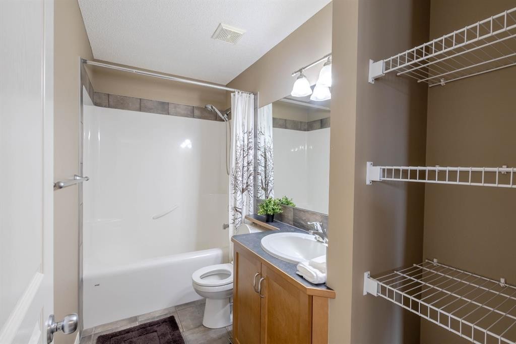 74 Valley Crest Rise Nw, Calgary, AB - Indoor Photo Showing Bathroom