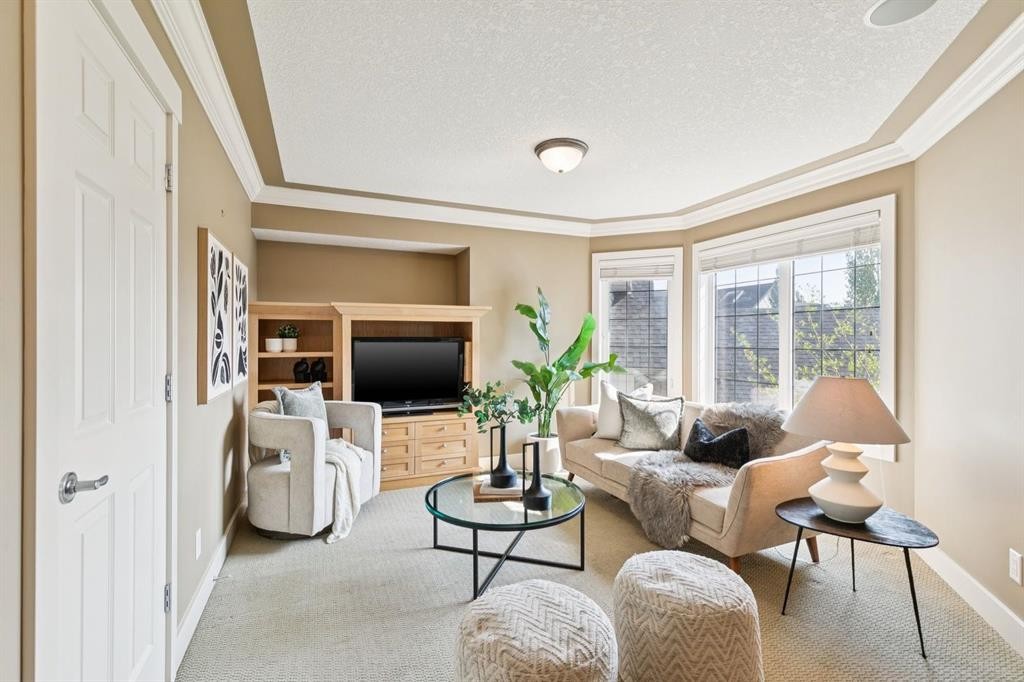 38 Evergreen Common Sw, Calgary, AB - Indoor Photo Showing Living Room