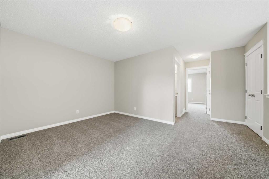 831 Wolf Willow Boulevard Se, Calgary, AB - Indoor Photo Showing Other Room
