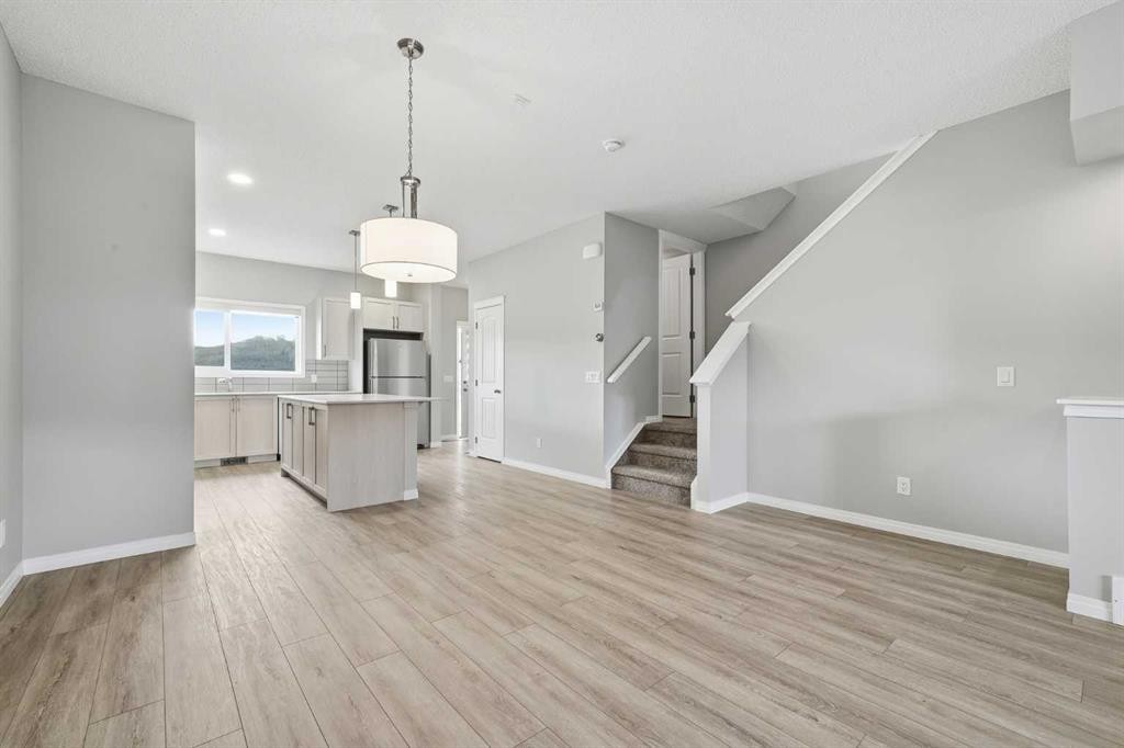831 Wolf Willow Boulevard Se, Calgary, AB - Indoor Photo Showing Kitchen