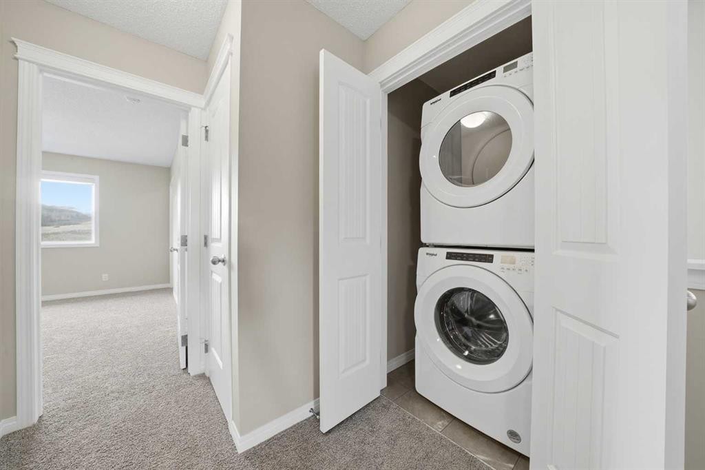 831 Wolf Willow Boulevard Se, Calgary, AB - Indoor Photo Showing Laundry Room