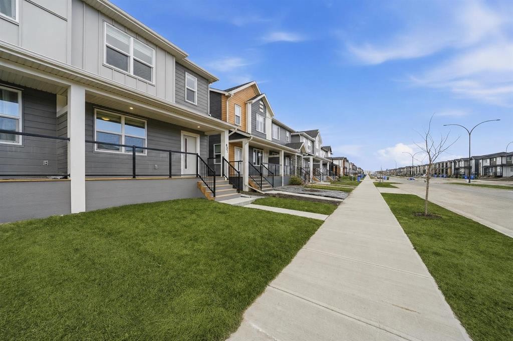 831 Wolf Willow Boulevard Se, Calgary, AB - Outdoor