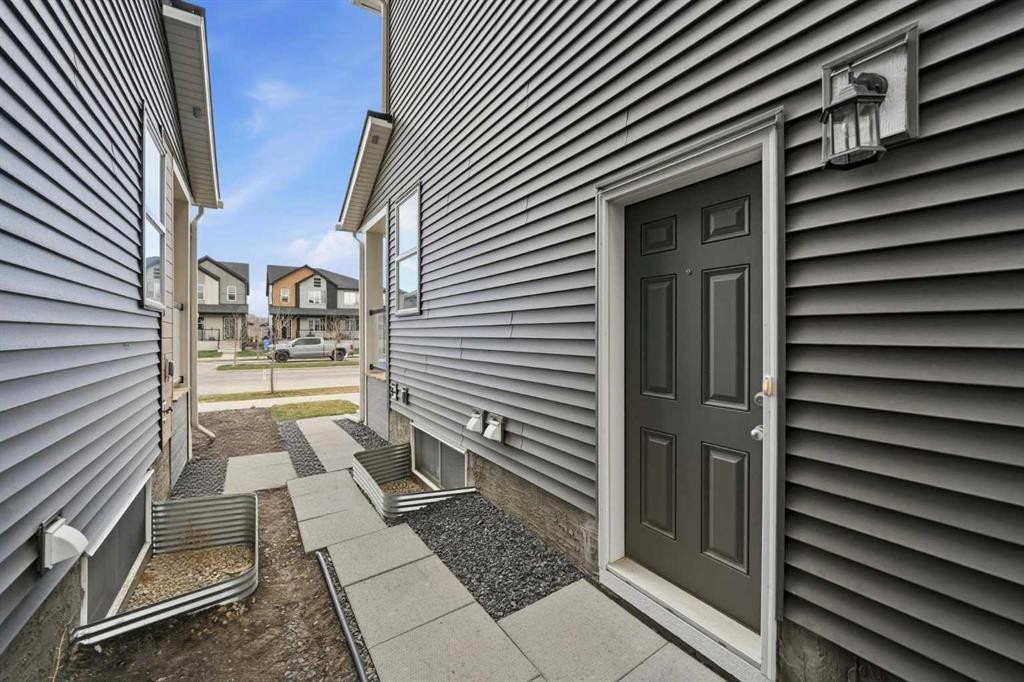 831 Wolf Willow Boulevard Se, Calgary, AB - Outdoor
