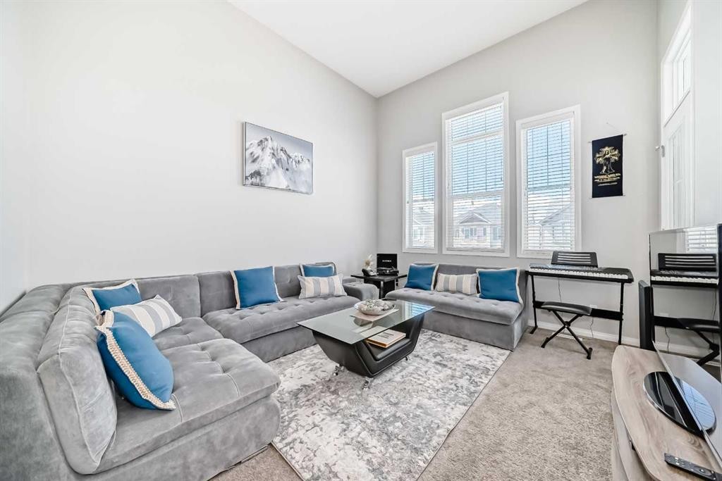 61 Cityscape View Ne, Calgary, AB - Indoor Photo Showing Living Room