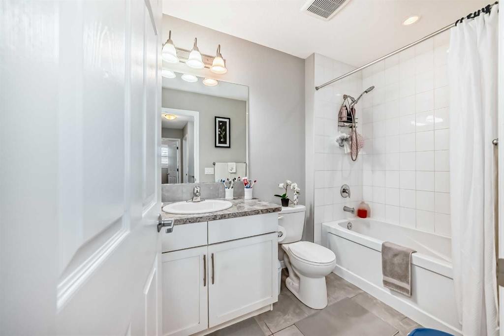 61 Cityscape View Ne, Calgary, AB - Indoor Photo Showing Bathroom