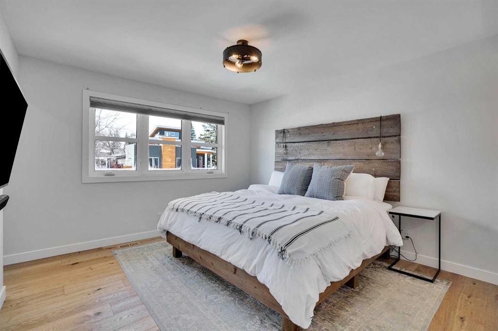 34 Malibou Road Sw, Calgary, AB - Indoor Photo Showing Bedroom