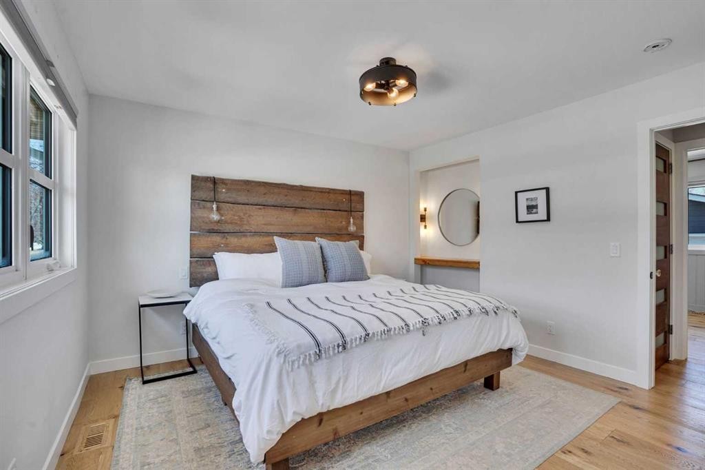 34 Malibou Road Sw, Calgary, AB - Indoor Photo Showing Bedroom