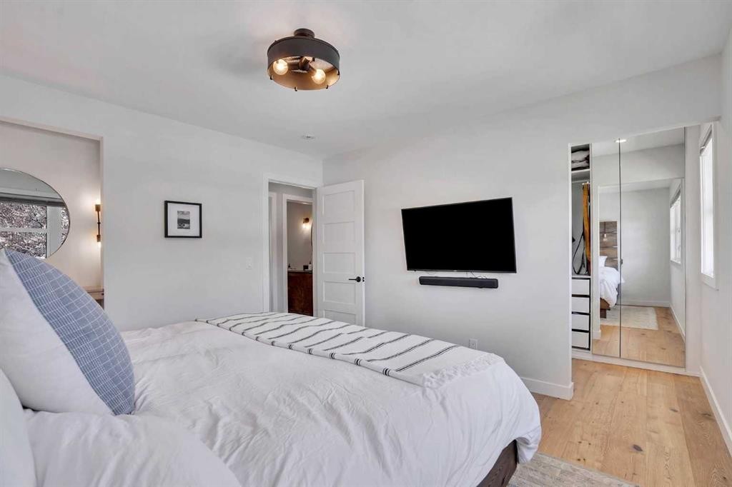 34 Malibou Road Sw, Calgary, AB - Indoor Photo Showing Bedroom