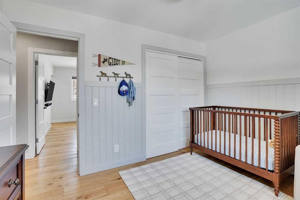 34 Malibou Road Sw, Calgary, AB - Indoor Photo Showing Bedroom