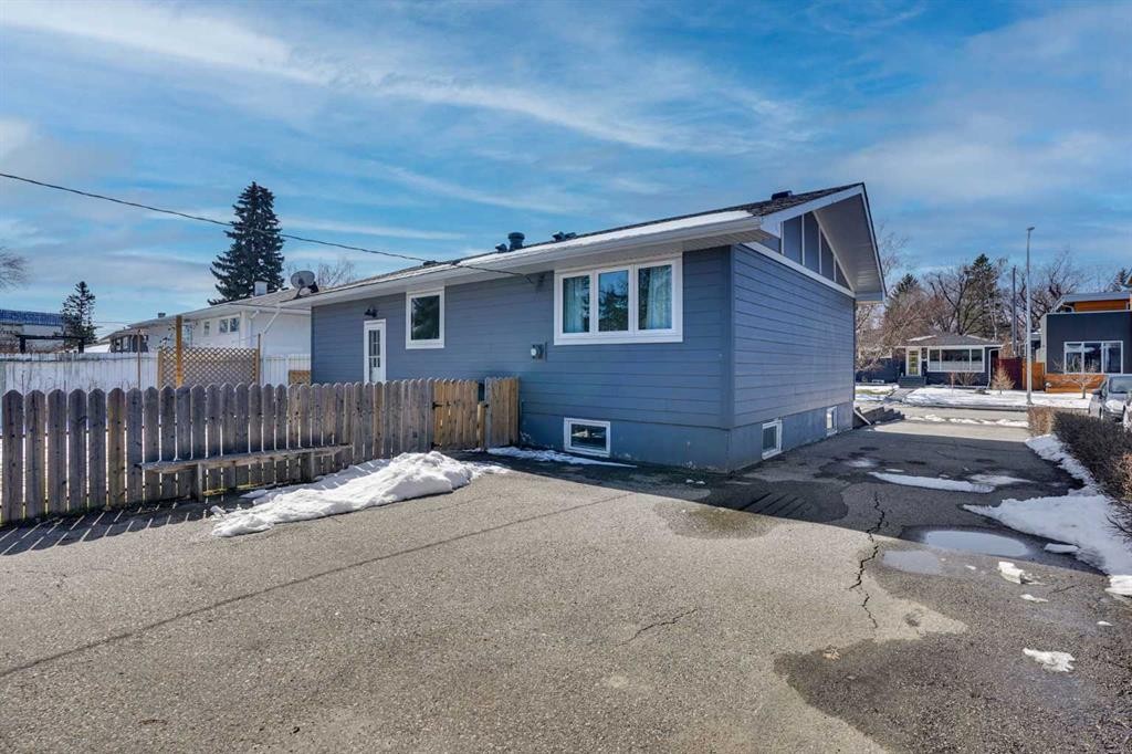 34 Malibou Road Sw, Calgary, AB - Outdoor
