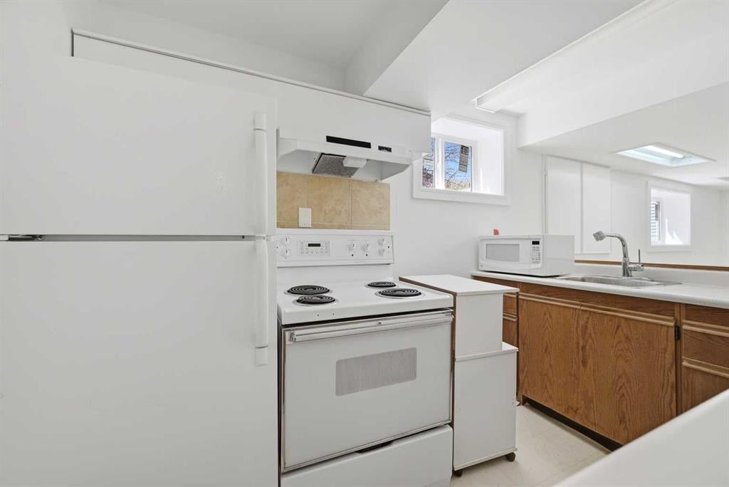 92 Whitlock Close Ne, Calgary, AB - Indoor Photo Showing Kitchen