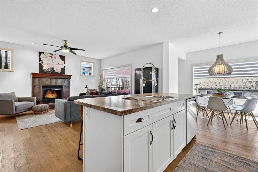4703 Elgin Avenue Se, Calgary, AB - Indoor With Fireplace