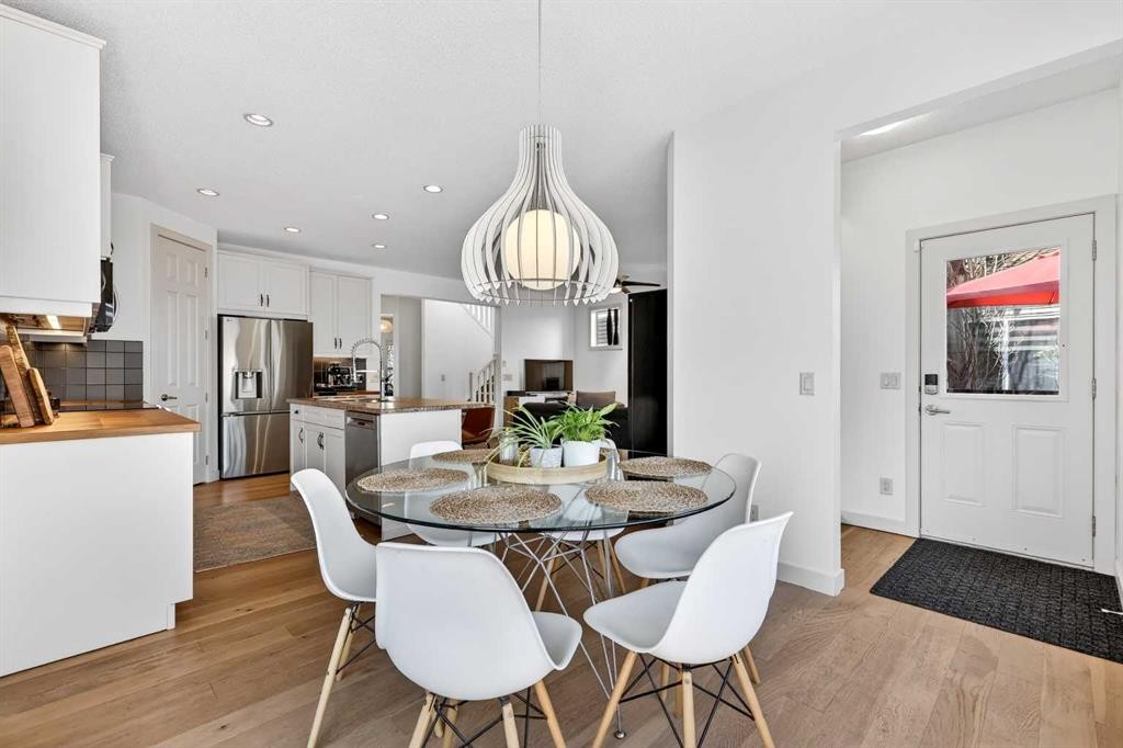 4703 Elgin Avenue Se, Calgary, AB - Indoor Photo Showing Dining Room