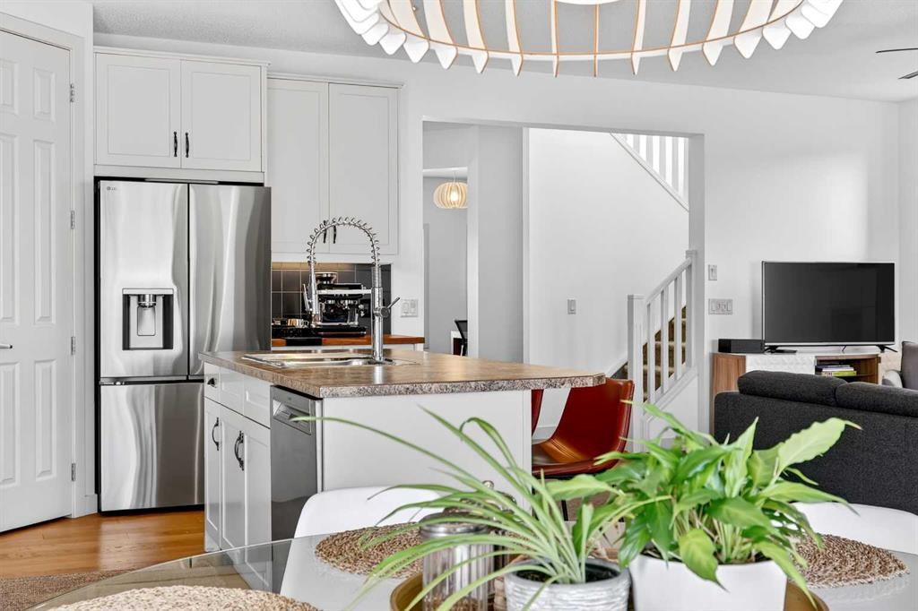 4703 Elgin Avenue Se, Calgary, AB - Indoor Photo Showing Kitchen With Double Sink