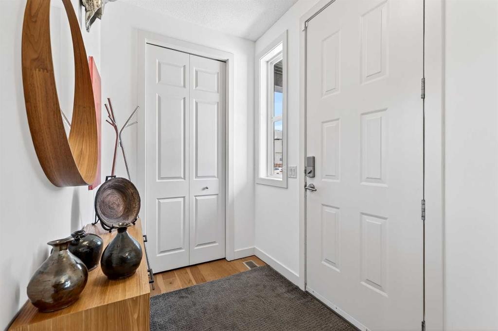 4703 Elgin Avenue Se, Calgary, AB - Indoor Photo Showing Other Room