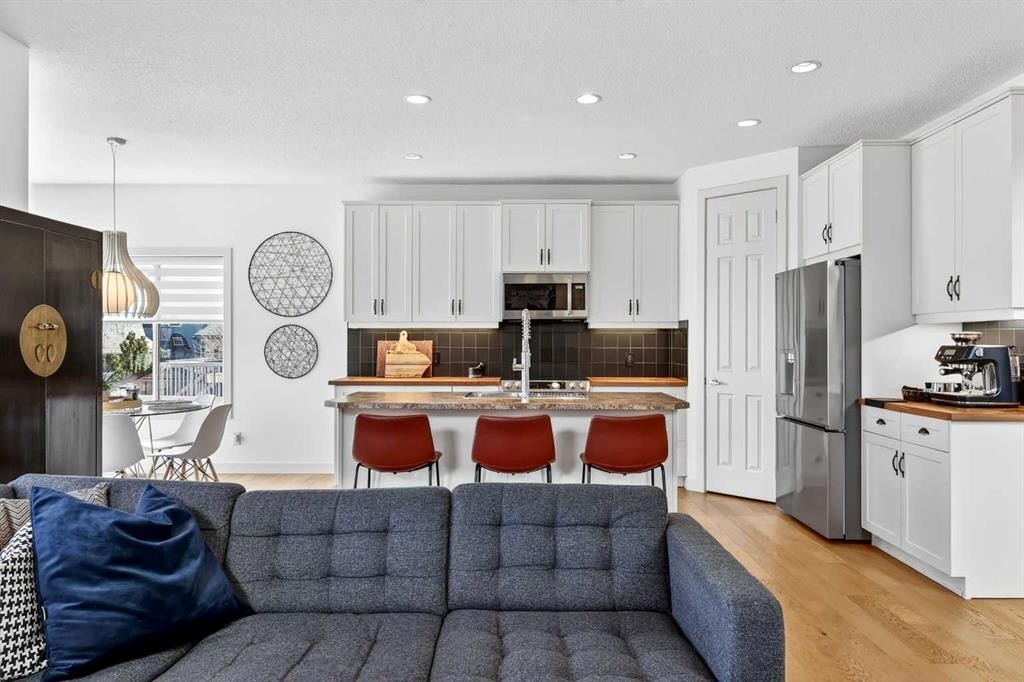 4703 Elgin Avenue Se, Calgary, AB - Indoor Photo Showing Kitchen With Double Sink