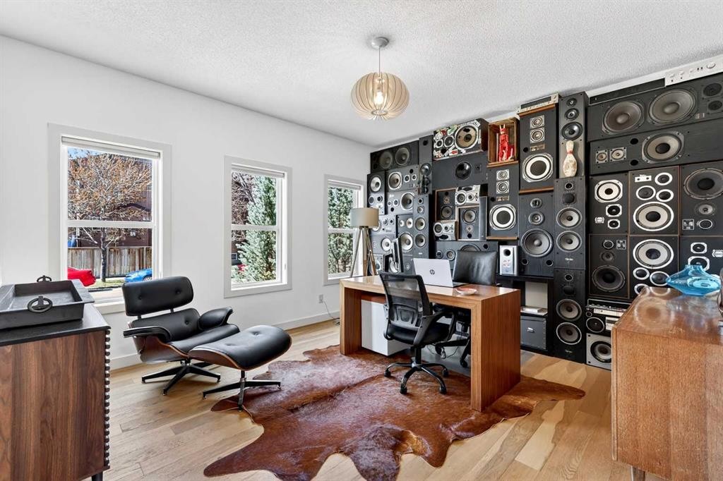 4703 Elgin Avenue Se, Calgary, AB - Indoor Photo Showing Office