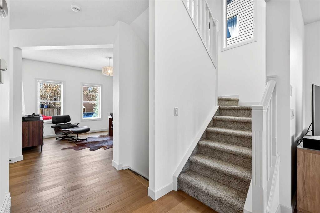4703 Elgin Avenue Se, Calgary, AB - Indoor Photo Showing Other Room