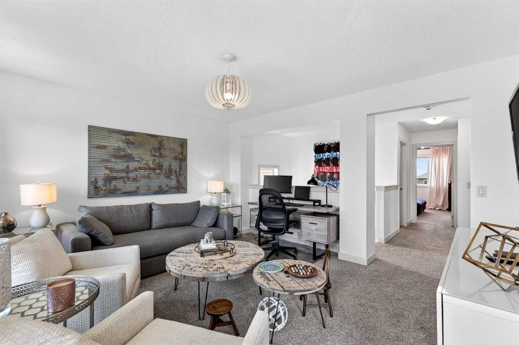 4703 Elgin Avenue Se, Calgary, AB - Indoor Photo Showing Living Room