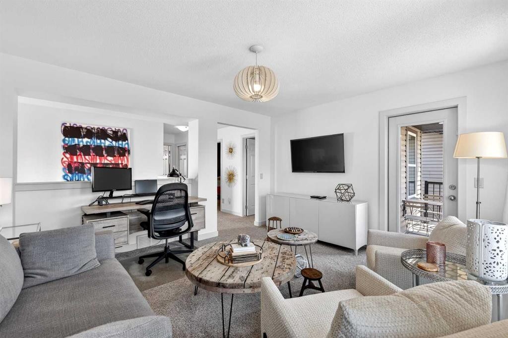 4703 Elgin Avenue Se, Calgary, AB - Indoor Photo Showing Living Room