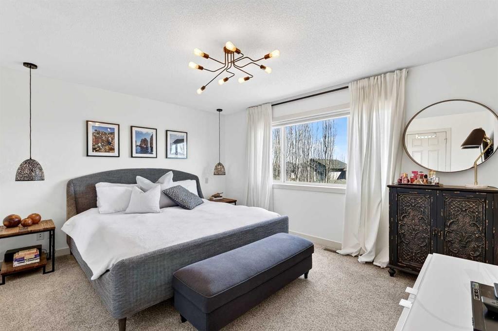 4703 Elgin Avenue Se, Calgary, AB - Indoor Photo Showing Bedroom