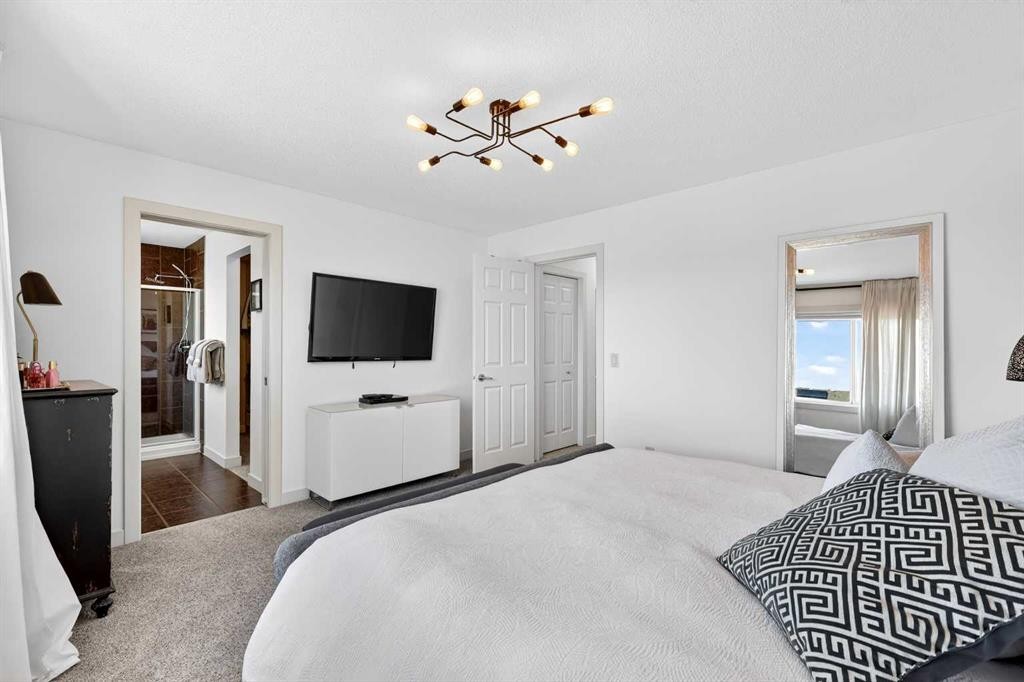 4703 Elgin Avenue Se, Calgary, AB - Indoor Photo Showing Bedroom