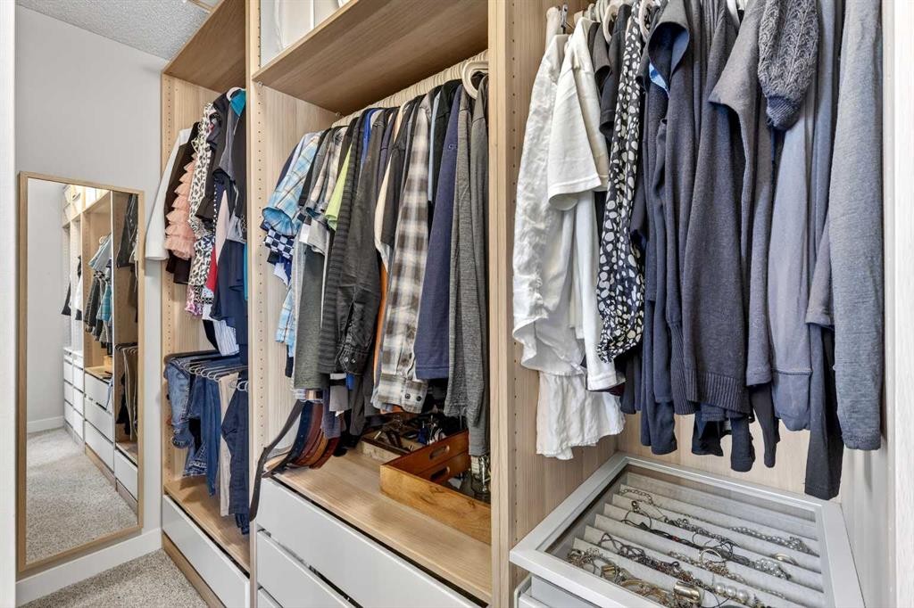4703 Elgin Avenue Se, Calgary, AB - Indoor With Storage