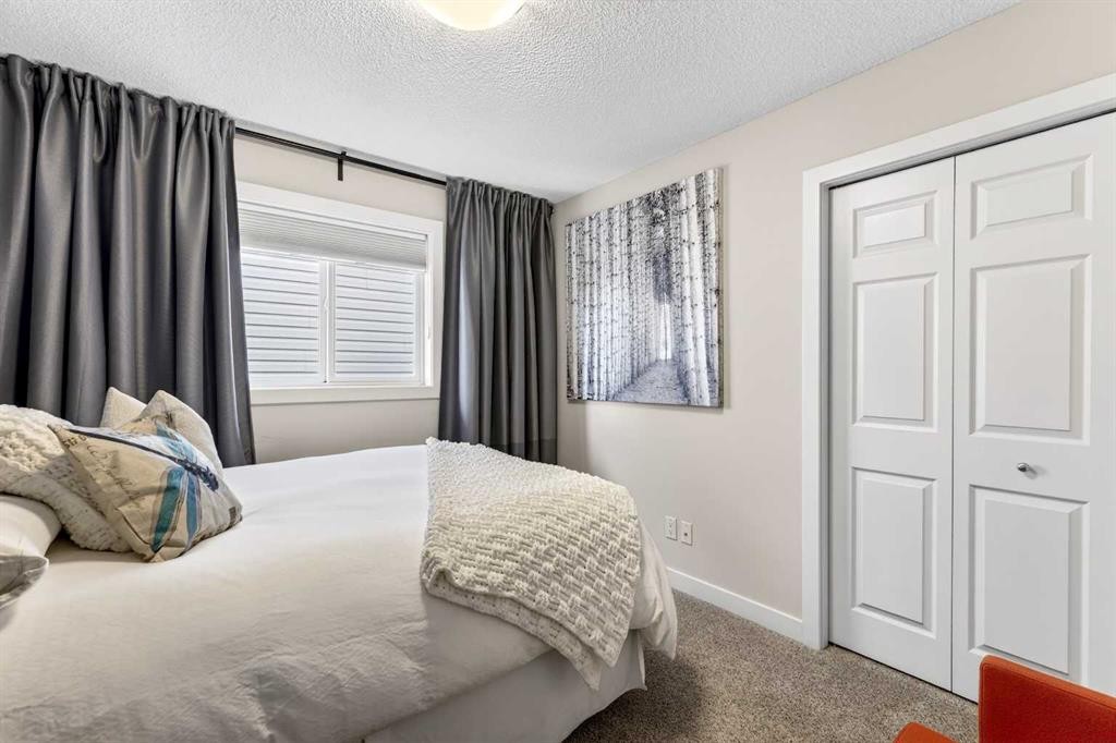 4703 Elgin Avenue Se, Calgary, AB - Indoor Photo Showing Bedroom