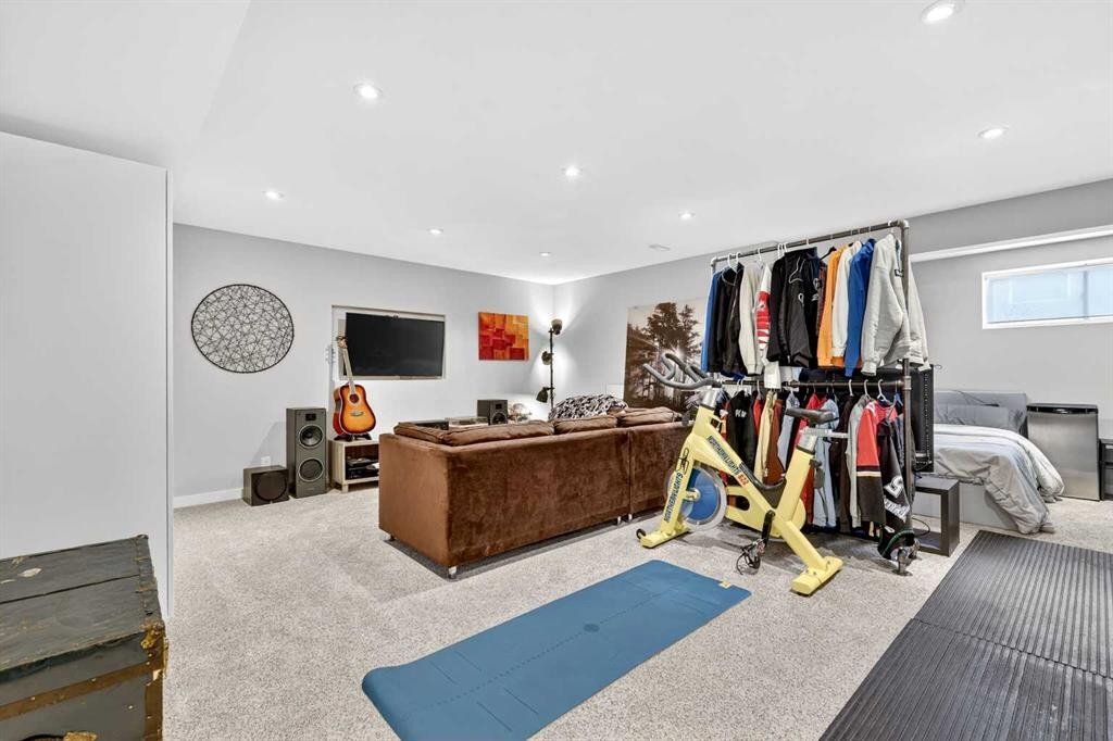 4703 Elgin Avenue Se, Calgary, AB - Indoor