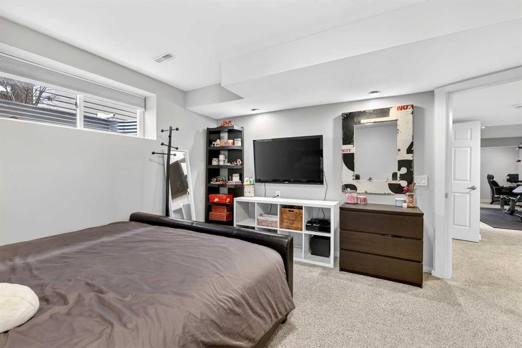 4703 Elgin Avenue Se, Calgary, AB - Indoor Photo Showing Bedroom