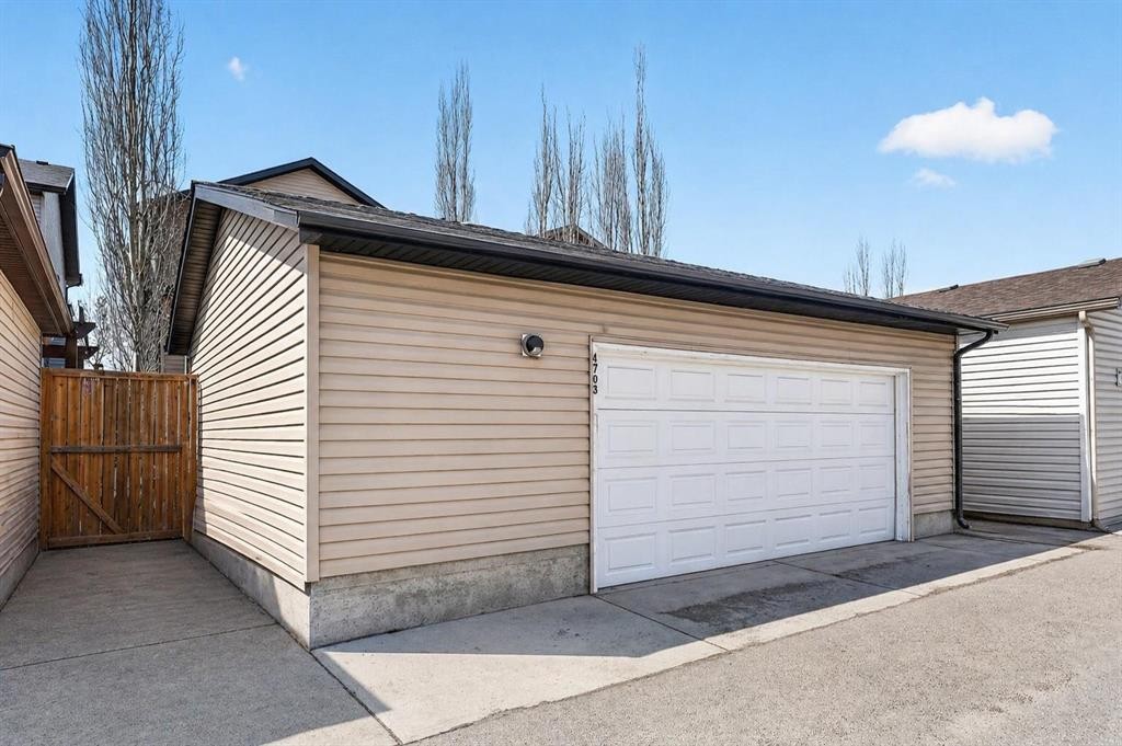 4703 Elgin Avenue Se, Calgary, AB - Outdoor With Exterior