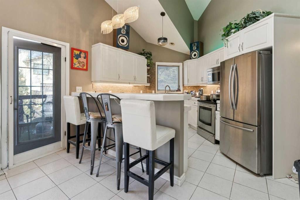 8373 Edgevalley Drive Nw, Calgary, AB - Indoor