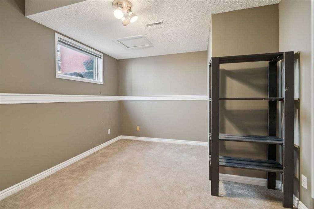 8373 Edgevalley Drive Nw, Calgary, AB - Indoor Photo Showing Other Room