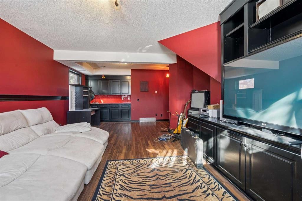 8373 Edgevalley Drive Nw, Calgary, AB - Indoor